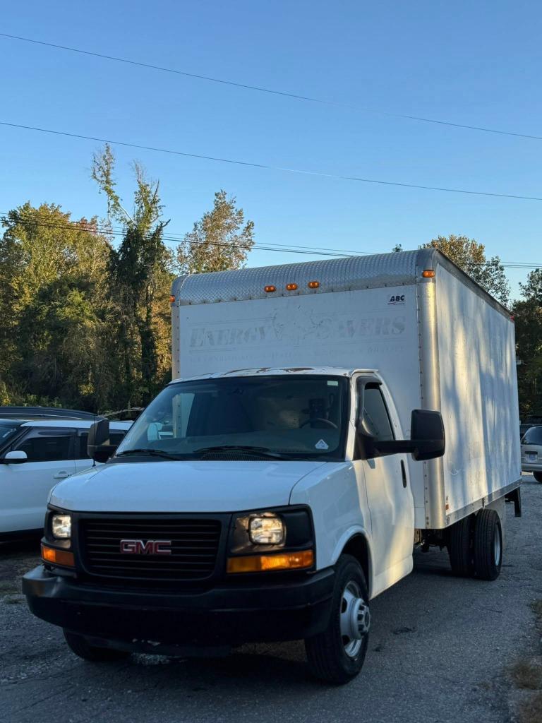 2010 GMC Savana's photo